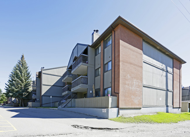 Canyon Pines in Calgary, AB - Building Photo - Building Photo