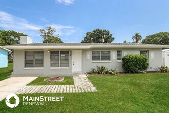 4395 Sherwood Blvd in Melbourne, FL - Foto de edificio - Building Photo