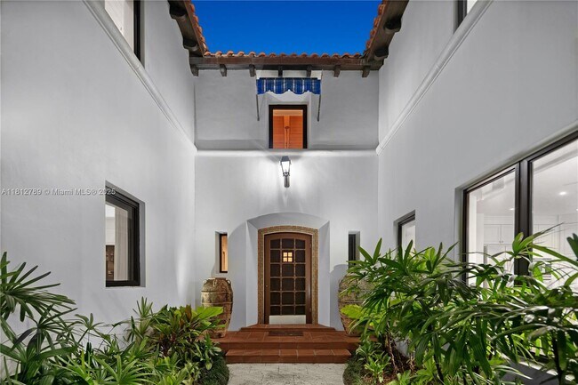56 S Hibiscus Dr in Miami Beach, FL - Building Photo - Building Photo