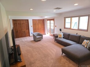34 Maple Brook Rd in Tuxedo Park, NY - Building Photo - Building Photo