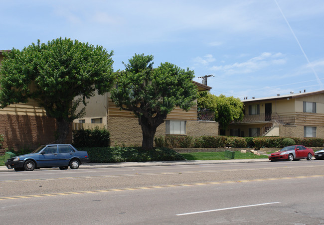 4530-4532 Clairemont Dr in San Diego, CA - Building Photo - Building Photo