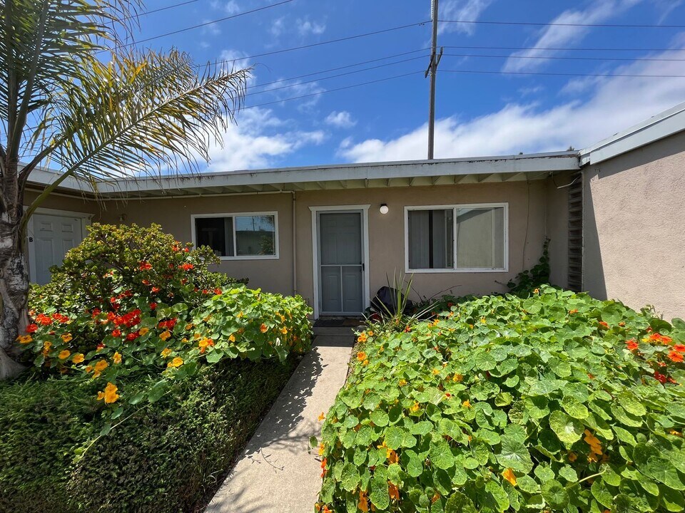 300 N 2nd St in Lompoc, CA - Building Photo