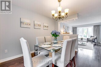 102 Orsett St in Oakville, ON - Building Photo - Building Photo