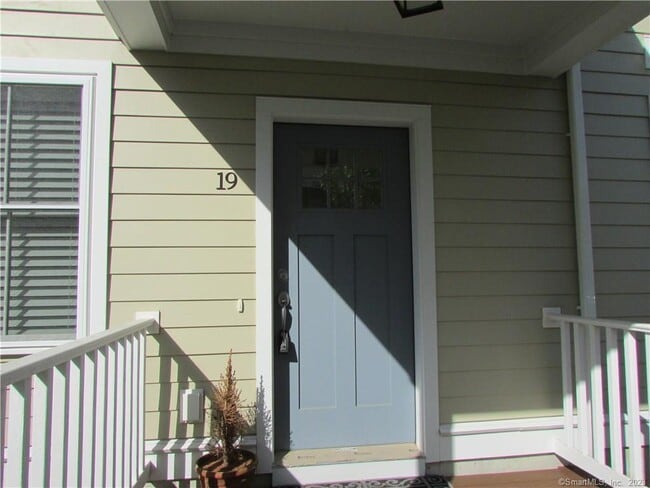 19 Sherwood St in Mansfield, CT - Building Photo - Building Photo
