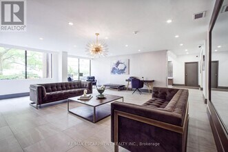 1270 Maple Crossing Blvd in Burlington, ON - Building Photo - Building Photo