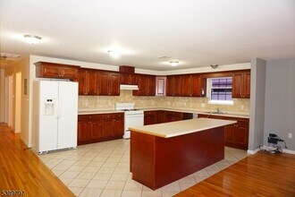 492 Irvine Turner Blvd in Newark, NJ - Building Photo - Building Photo