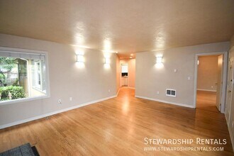 2266 Alder St in Eugene, OR - Building Photo - Building Photo