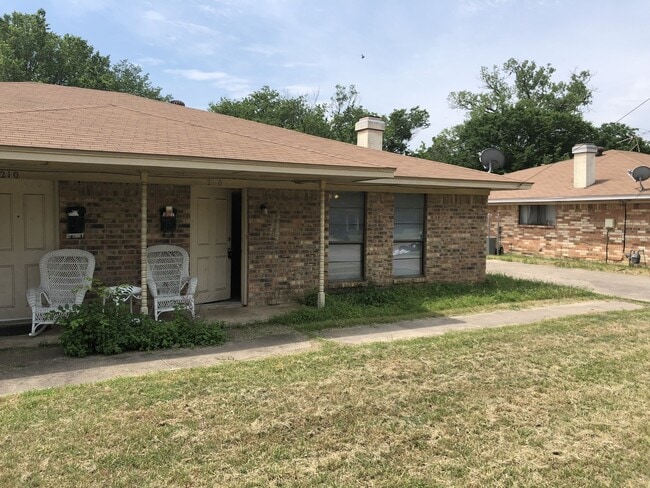 property at 220 W 4th St