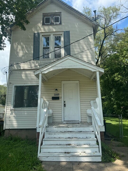 1009 W Smith St in Peoria, IL - Building Photo