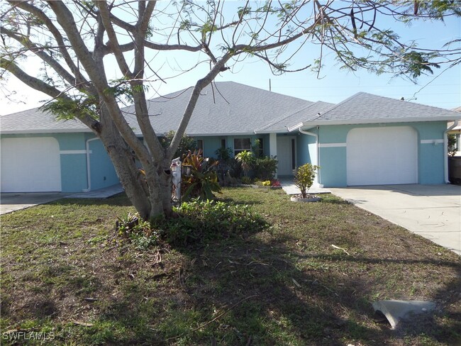 3014 SE Santa Barbara Pl in Cape Coral, FL - Building Photo - Building Photo