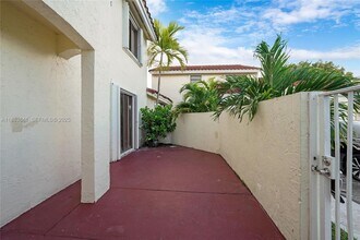 3208 San Remo Cir in Homestead, FL - Foto de edificio - Building Photo