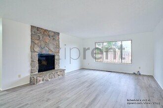 4547 NW Tumalo Ct in Portland, OR - Building Photo - Building Photo