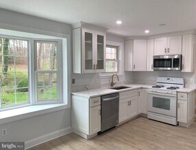 5617 Eastbourne Dr in Springfield, VA - Building Photo - Building Photo