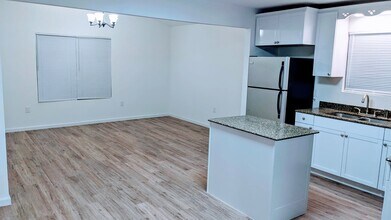 13 Flamenco Cir in Laredo, TX - Building Photo - Building Photo