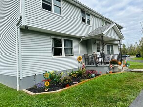 7041 Clinton St in Elma, NY - Foto de edificio - Building Photo