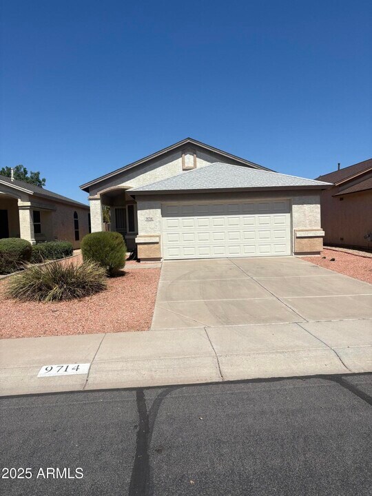 9714 W Mountain View Rd in Peoria, AZ - Foto de edificio
