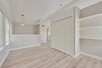 1803 Old Oak Dr in Arlington, TX - Building Photo - Building Photo