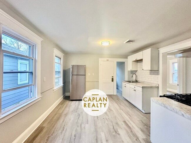 1647 State St, Unit 3 in New Haven, CT - Building Photo - Building Photo