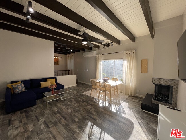 2128 N Beverly Glen Blvd in Los Angeles, CA - Building Photo - Building Photo