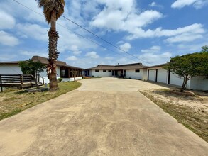 108 Bryce Canyon Rd in Del Rio, TX - Building Photo - Building Photo