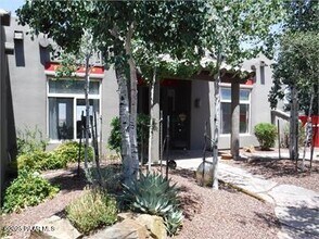 74 N French Dr in Prescott, AZ - Foto de edificio - Building Photo