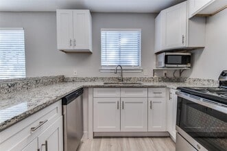 1608 Pecan Chase Cir-Unit -19 in Arlington, TX - Building Photo - Building Photo