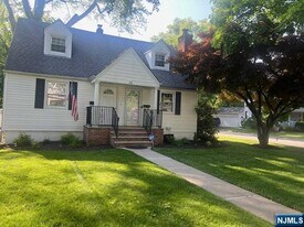 42 7th Ave in Westwood, NJ - Building Photo