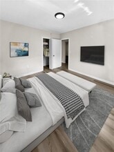 2390 SW 22nd St, Unit 4 in Miami, FL - Foto de edificio - Building Photo