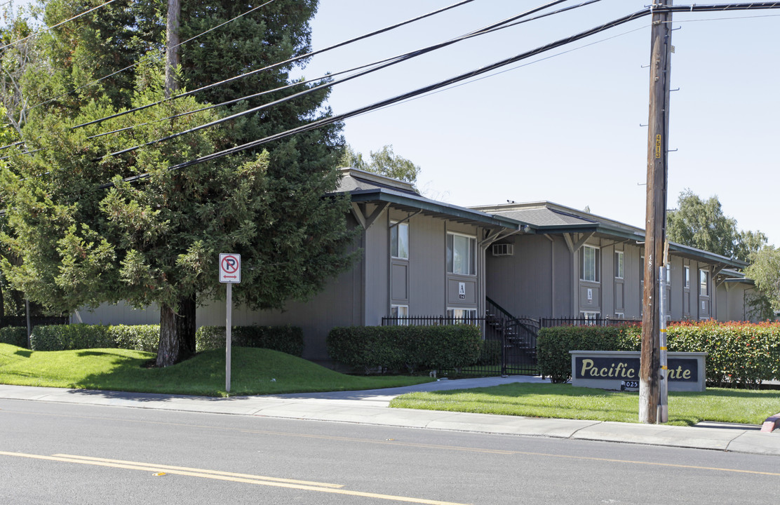 Pacific Pointe Apartments in Stockton, CA - Building Photo