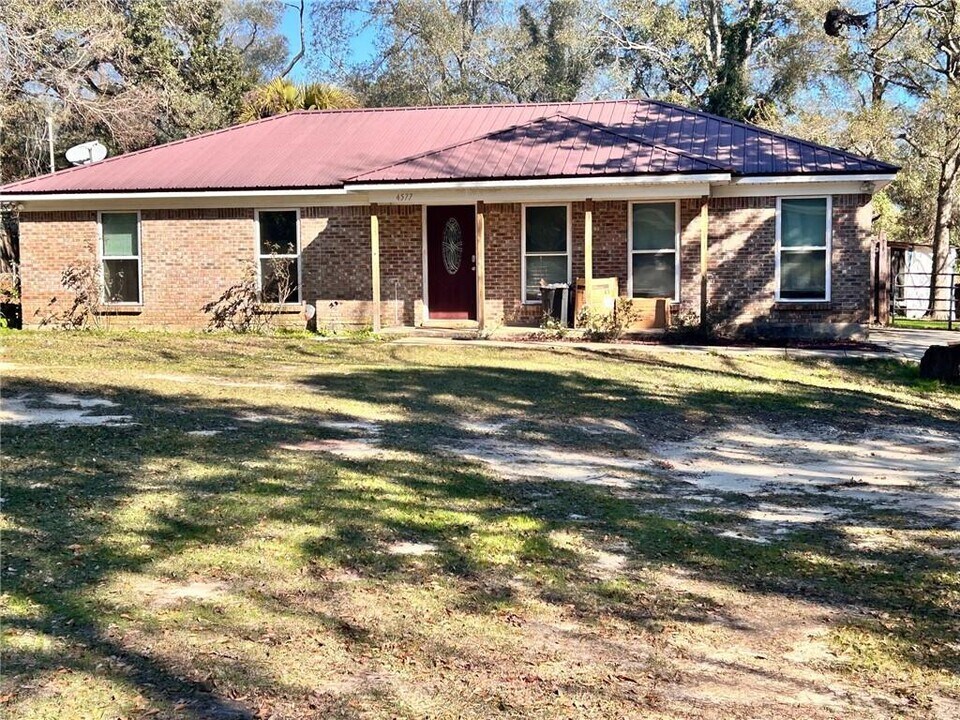 4577 Emerald Dr E in Mobile, AL - Building Photo