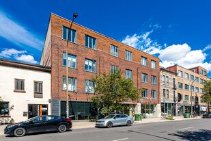 5369 Saint-Laurent Boul in Montréal, QC - Building Photo
