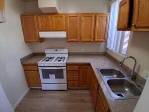 1536-38 Locust Ave in Long Beach, CA - Foto de edificio - Interior Photo
