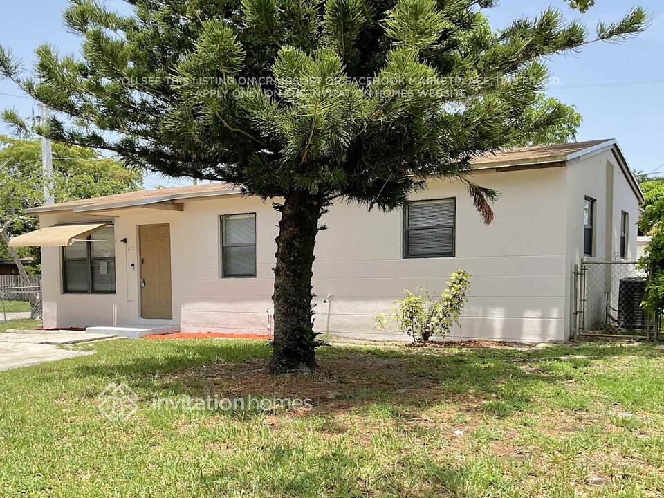 641 N 68th Way in Hollywood, FL - Building Photo