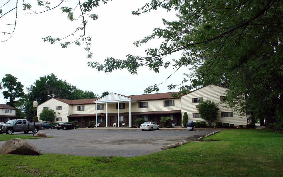 Maple Lane Apartments in Erie, PA - Building Photo