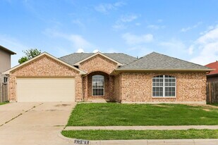 7501 Fossil Garden Dr in Arlington, TX - Building Photo