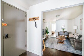 359 W 39th St in New York, NY - Building Photo - Building Photo