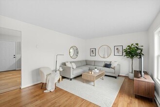 513 Buckingham Dr in Stephens City, VA - Building Photo - Building Photo