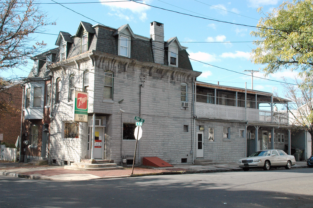 402 S 7th St in Reading, PA - Foto de edificio