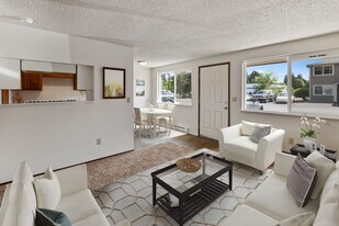 Carpenter Crest in Lacey, WA - Building Photo