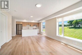 12 Thomas St N in Arnprior, ON - Building Photo - Building Photo