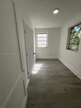 1560 SW 5th St in Miami, FL - Building Photo - Building Photo