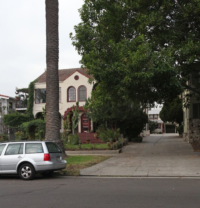 1729 Winona Blvd in Los Angeles, CA - Building Photo