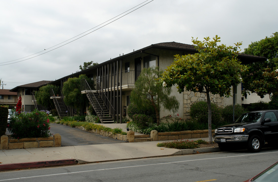 228 W Anapamu St in Santa Barbara, CA - Foto de edificio