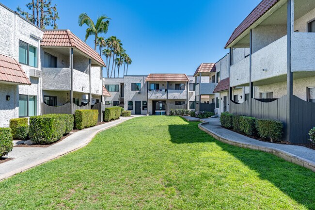 Encasa Norwalk in Norwalk, CA - Building Photo - Building Photo
