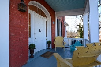 303 S Lafayette St in Lewisburg, WV - Foto de edificio - Building Photo
