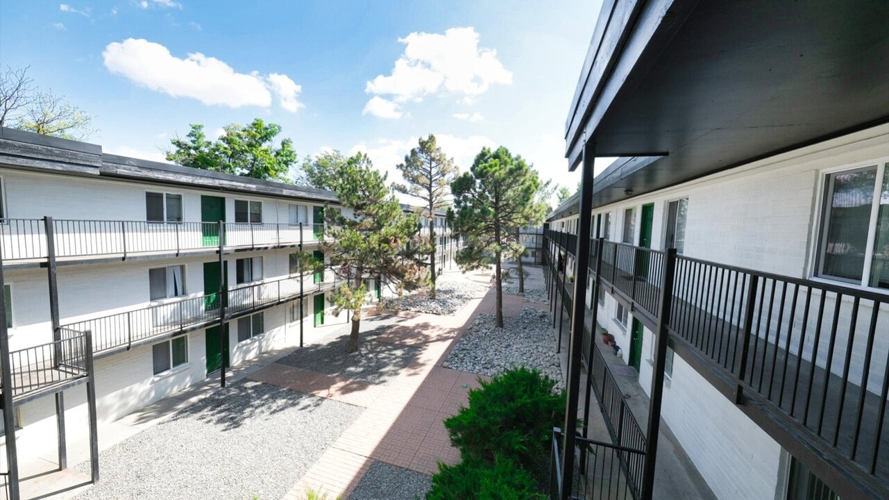 Augusta Apartments in Aurora, CO - Building Photo