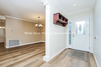 17 Whispering Wind in Irvine, CA - Building Photo - Building Photo