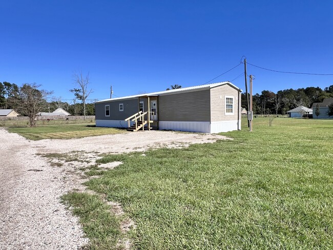 31929 Seminole Rd in Walker, LA - Foto de edificio - Building Photo