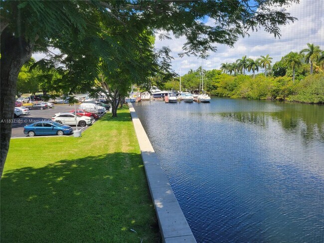 property at 3401 N Country Club Dr