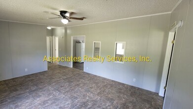 10826 NE 74th Terrace in Gainesville, FL - Building Photo - Building Photo